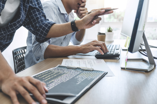 事業会社のDX支援部門として培った豊富な実績と幅広いデジタル領域に対応